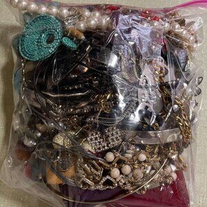 5 Pound Mystery Lot Mixed Broken Worn Jewelry for Crafting Repairs Repurpose (4)